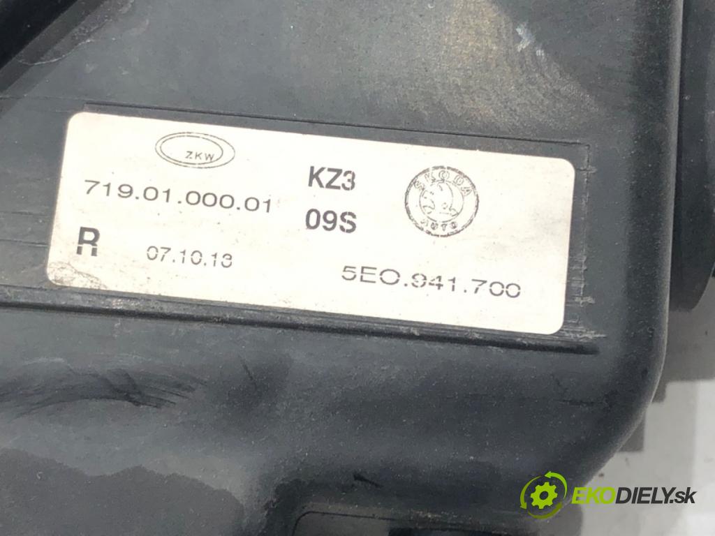 SKODA OCTAVIA III Combi (5E5, 5E6) 2012 - 2022    2.0 TDI 110 kW [150 KM] olej napędowy 2012 - 2022  hmlové svetlo, hmlovka pravý přední část 5E0941700