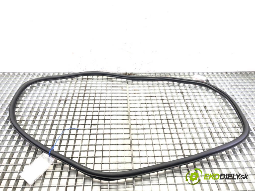 SKODA OCTAVIA III Combi (5E5, 5E6) 2012 - 2022    2.0 TDI 110 kW [150 KM] olej napędowy 2012 - 2022  těsnění dveře zadní část pravá 5E9867368 (Ostatní)