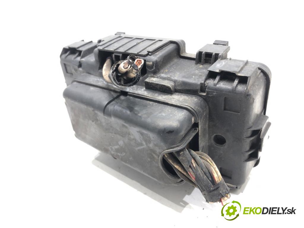 HONDA CIVIC VII coupe (EM2) 2001 - 2005    1.6 i (EM1) 81 kW [110 KM] benzyna 2001 - 2005  skříňka poistková S5P-E0 (Pojistkové skříňky)