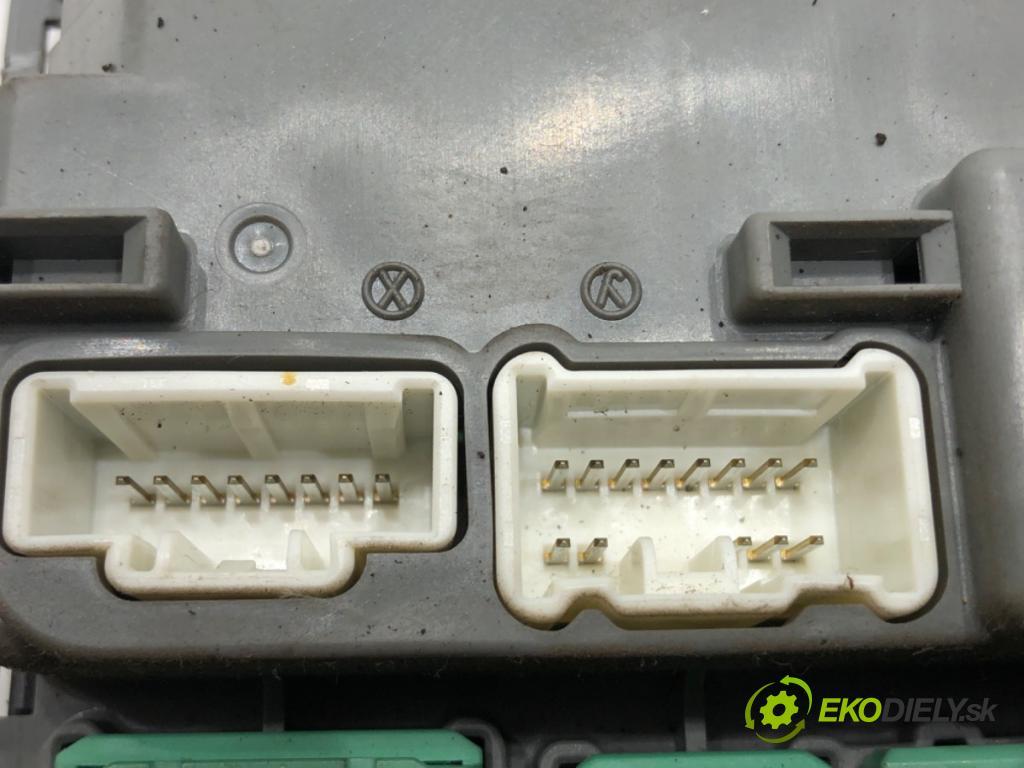 HONDA CIVIC VII coupe (EM2) 2001 - 2005    1.6 i (EM1) 81 kW [110 KM] benzyna 2001 - 2005  skříňka poistková S5P-G01 (Pojistkové skříňky)