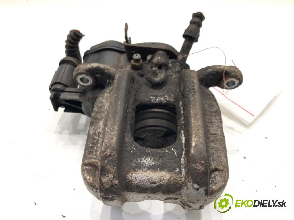 BMW F10 sedan 2013 135 kW 520 d xDrive 1995 brzdič třmen levý zadní část 