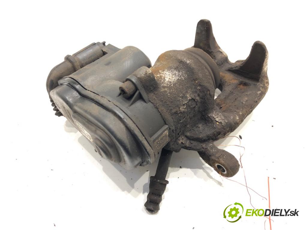 BMW F10 sedan 2013 135 kW 520 d xDrive 1995 brzdič třmen levý zadní část