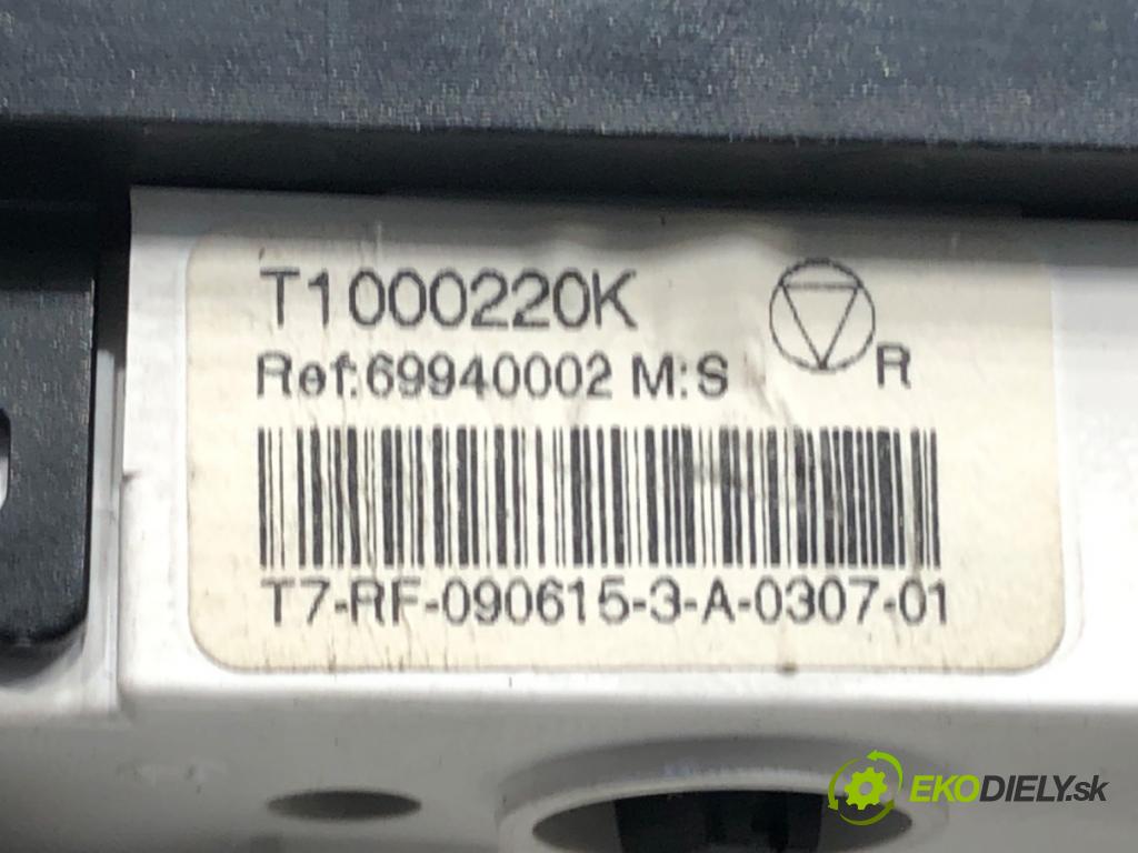 PEUGEOT 308 I (4A_, 4C_) 2007 - 2016    1.6 16V 88 kW [120 KM] benzyna 2007 - 2014  Panel ovládania kúrenia 69940002 (Prepínače, spínače, tlačidlá a ovládače kúrenia)