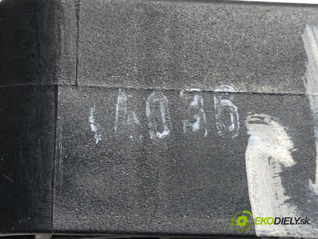VW PASSAT B6 (3C2) 2005 - 2010    1.9 TDI 77 kW [105 KM] olej napędowy 2005 - 2010  Kľučka vonkajšia ľavy predný