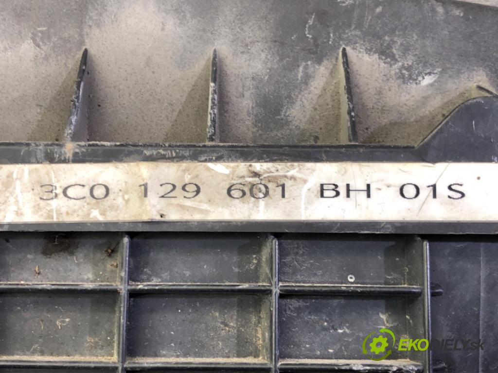 VW PASSAT B6 Variant (3C5) 2005 - 2011    2.0 TDI 103 kW [140 KM] olej napędowy 2005 - 2009  obal filtra vzduchu  (Kryty filtrů)