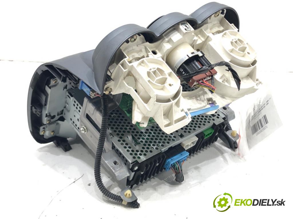 HONDA JAZZ II (GD_, GE3, GE2) 2001 - 2008    1.3 iDSi (GD1) 61 kW [83 KM] benzyna 2002 - 2008  RADIO 39100-SAA-G112 (Audio zariadenia)