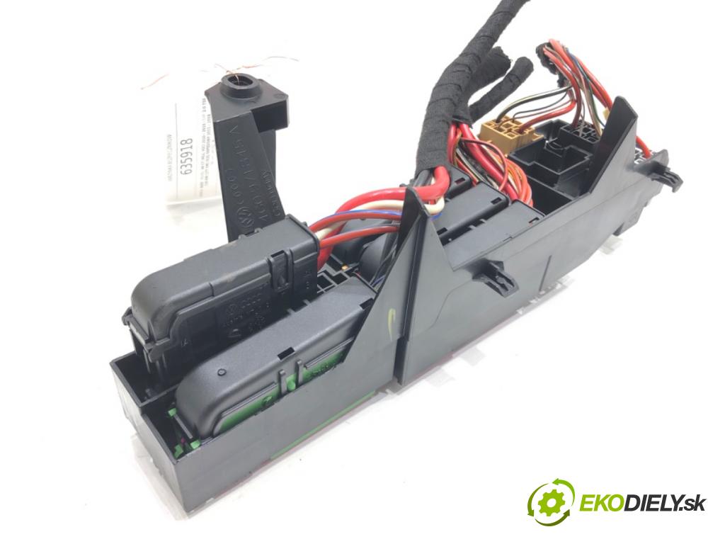 AUDI A6 C7 (4G2, 4GC) 2010 - 2018    2.0 TDI 130 kW [177 KM] olej napędowy 2011 - 2018  skříňka poistková  (Pojistkové skříňky)