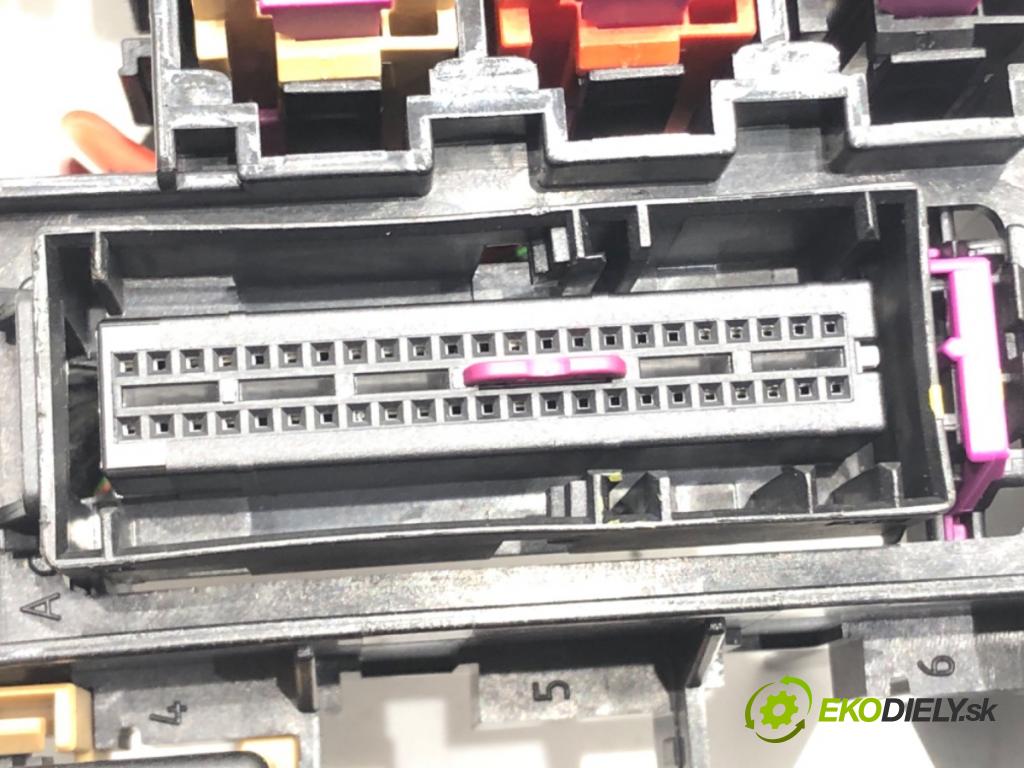 AUDI A6 C7 (4G2, 4GC) 2010 - 2018    2.0 TDI 130 kW [177 KM] olej napędowy 2011 - 2018  skříňka poistková  (Pojistkové skříňky)