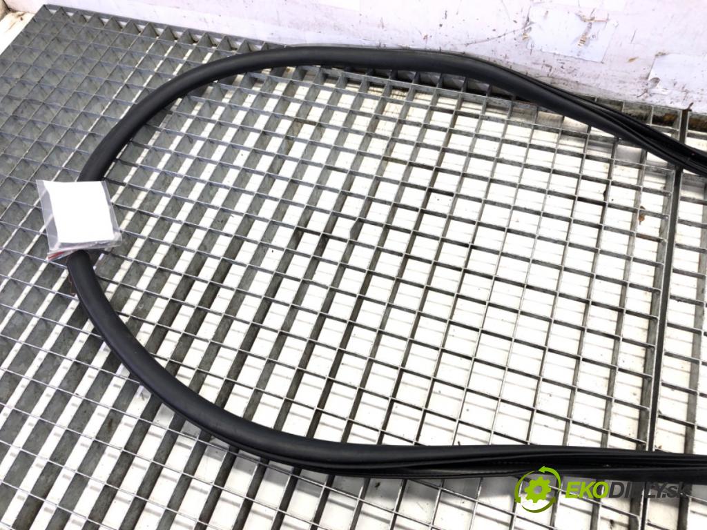 JEEP COMPASS (MP, M6) 2016 - 2022    1.3 2WD 110 kW [150 KM] benzyna 2020 - 2022  těsnění dveře zadní část levá strana  (Ostatní)