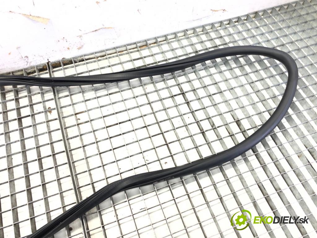 JEEP COMPASS (MP, M6) 2016 - 2022    1.3 2WD 110 kW [150 KM] benzyna 2020 - 2022  těsnění dveře zadní část levá strana  (Ostatní)