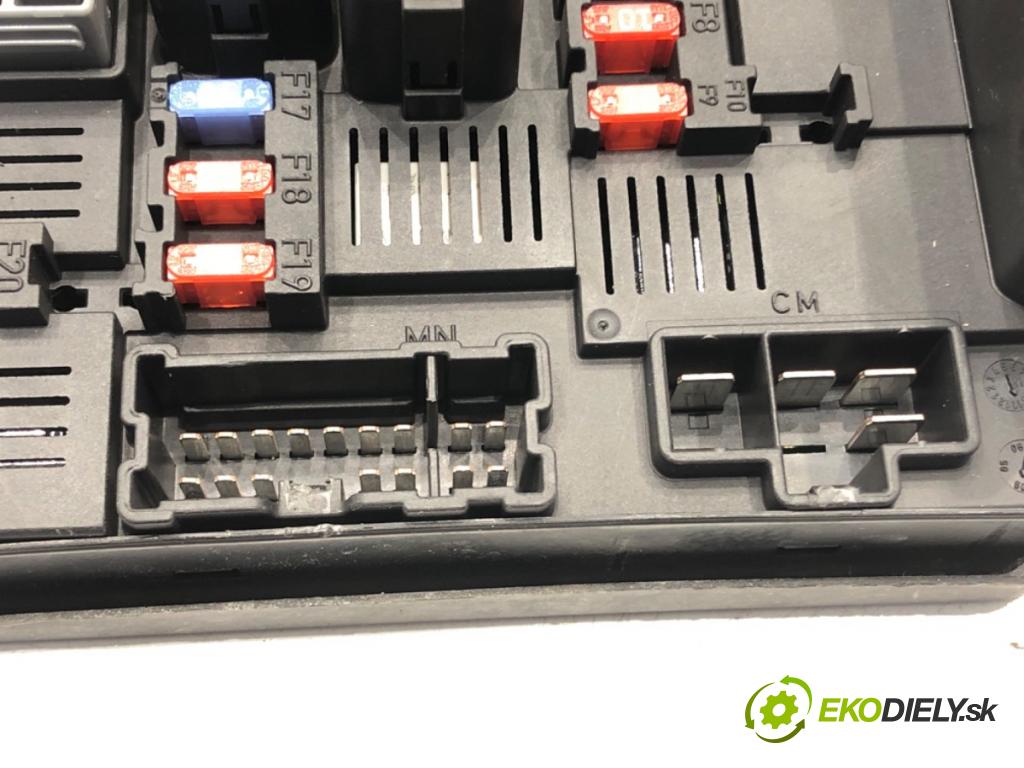 NISSAN QASHQAI J10 SUV 2009 84 kW 1.6 1598 modul BSI 284B7JD01B (Pojistková skříňka)