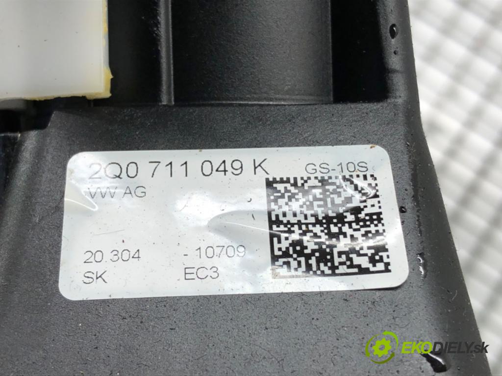 SEAT ARONA (KJ7) 2017 - 2022    1.0 TSI 81 kW [110 KM] benzyna 2020 - 2022  Kulisa 2Q0711049K (Rýchlostné páky / kulisy)