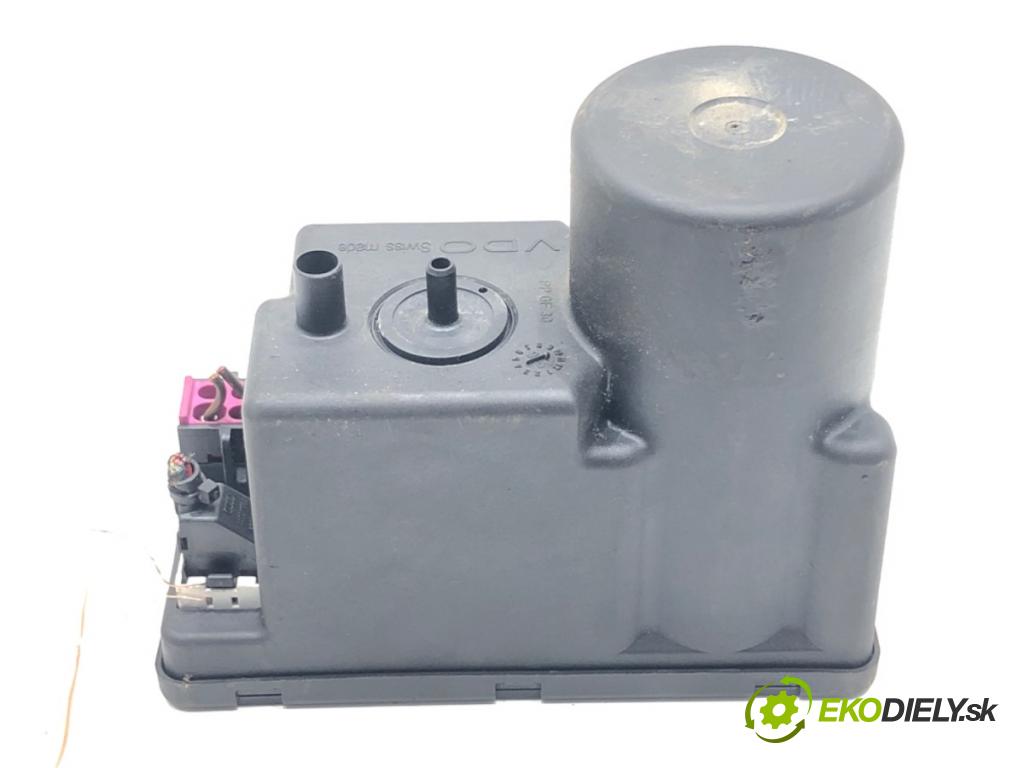 AUDI A4 B5 (8D2) 1994 - 2001    1.9 TDI 66 kW [90 KM] olej napędowy 1995 - 2000  pumpa centrálneho zámku 4A0862257A (Riadiace jednotky centrálneho zámku)