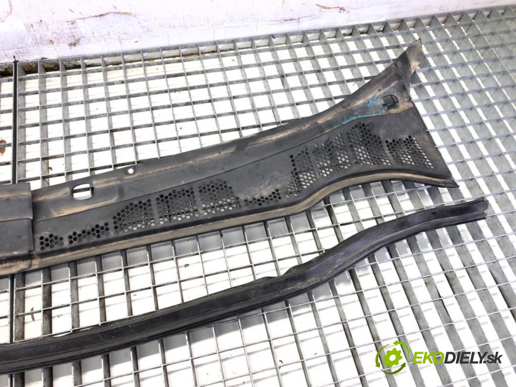 VW POLO (6N2) 1999 - 2001    1.9 D 47 kW [64 KM] olej napędowy 1999 - 2001  Torpédo, plast pod čelné okno 6N1819414C (Torpéda)