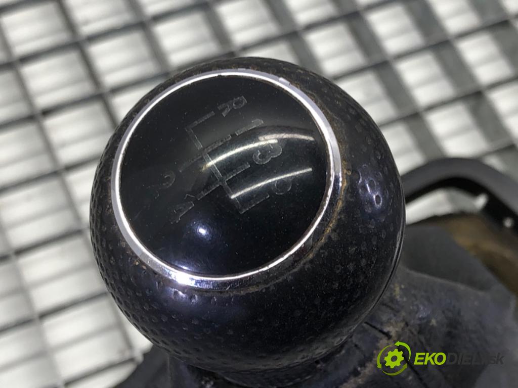 VW POLO (6N2) 1999 - 2001    1.9 D 47 kW [64 KM] olej napędowy 1999 - 2001  Kulisa  (Rýchlostné páky / kulisy)