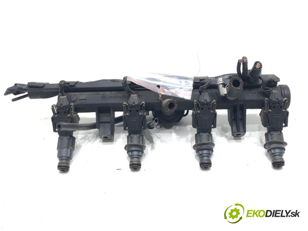 SEAT AROSA (6H1) 1997 - 2004    1.0 37 kW [50 KM] benzyna 1997 - 2004  Lišta vstrekovacia 030133319AA (Vstrekovacie lišty)