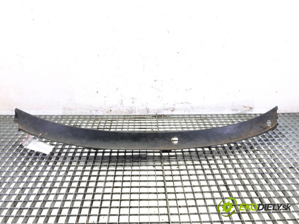 VW PASSAT B5 Variant (3B5) 1997 - 2001    1.9 TDI 66 kW [90 KM] olej napędowy 1997 - 2000  Torpédo, plast pod čelné okno  (Torpéda)