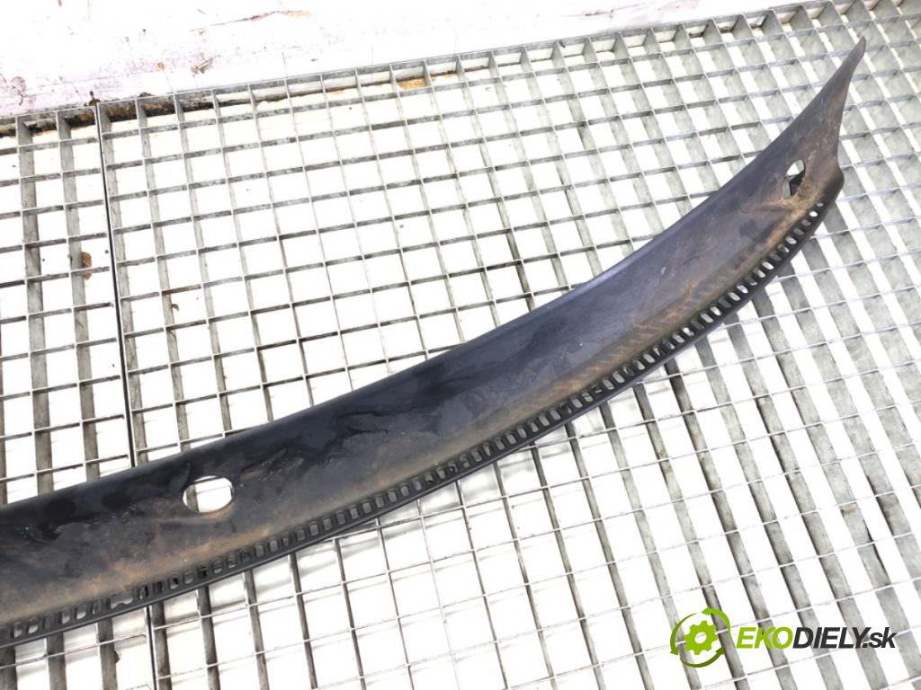 VW PASSAT B5 Variant (3B5) 1997 - 2001    1.9 TDI 66 kW [90 KM] olej napędowy 1997 - 2000  Torpédo, plast pod čelné okno  (Torpéda)