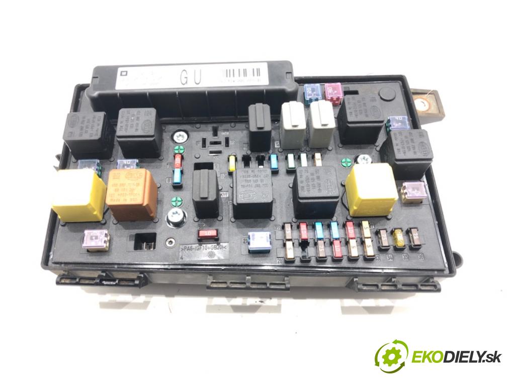 OPEL ZAFIRA B Nadwozie pełne/minivan (A05) 2005 - 2015    1.9 CDTI VAN (M75) 88 kW [120 KM] olej napędowy 2005 - 2015  modul BSI 13206748 (Pojistkové skříňky)