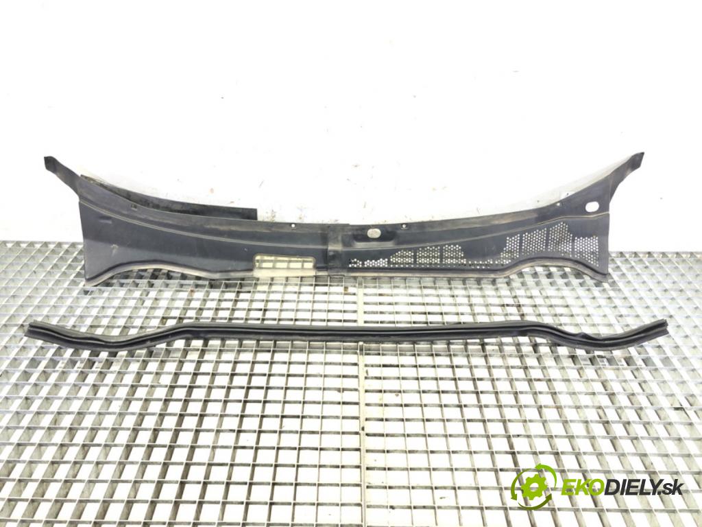 VW POLO (6N2) 1999 - 2001    1.0 37 kW [50 KM] benzyna 1999 - 2001  Torpédo, plast pod čelné okno 6N1819415 (Torpéda)