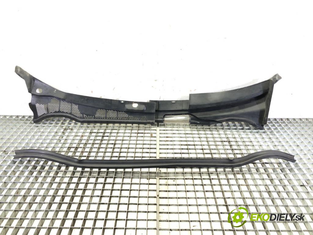 VW POLO (6N2) 1999 - 2001    1.0 37 kW [50 KM] benzyna 1999 - 2001  Torpédo, plast pod čelné okno 6N1819415 (Torpéda)