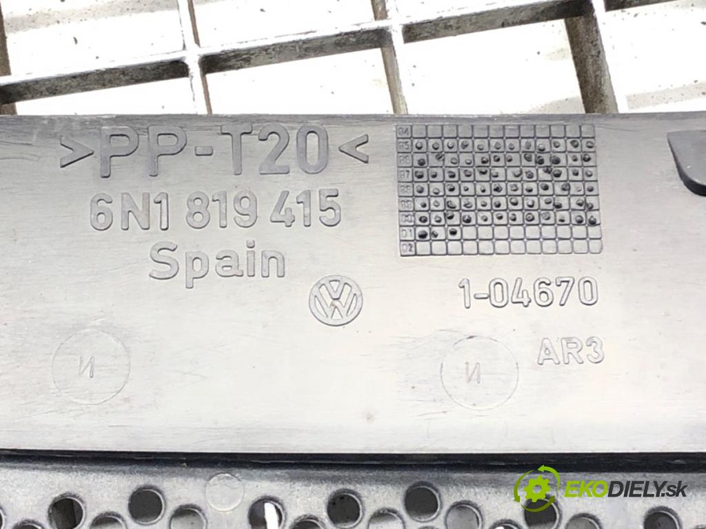 VW POLO (6N2) 1999 - 2001    1.0 37 kW [50 KM] benzyna 1999 - 2001  Torpédo, plast pod čelné okno 6N1819415 (Torpéda)