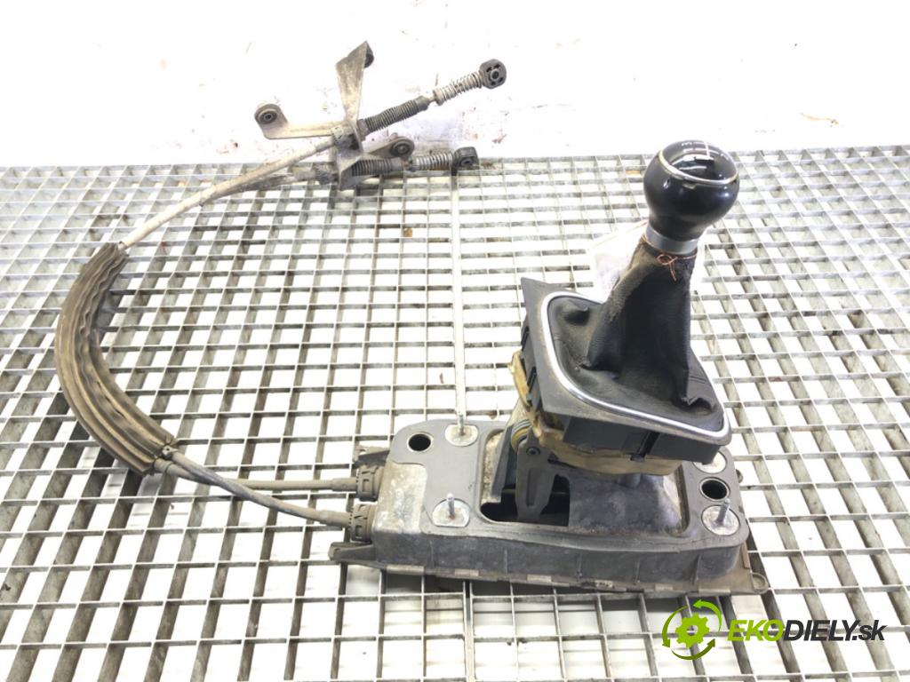 VW JETTA III (1K2) 2004 - 2013    1.9 TDI 77 kW [105 KM] olej napędowy 2005 - 2010  Kulisa 1K0711049AS (Rýchlostné páky / kulisy)