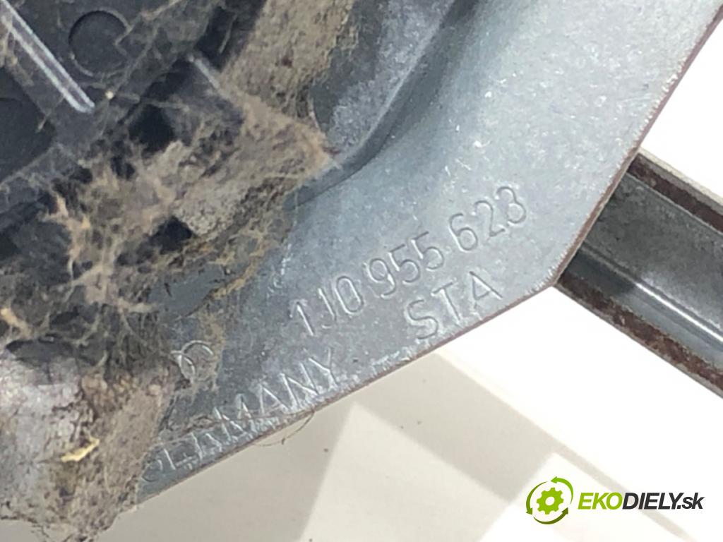 AUDI A3 (8L1) 1996 - 2006    1.6 74 kW [101 KM] benzyna 1996 - 2003  Mechanizmus stieračov predný 1J0955623 (Motorčeky stieračov predné)