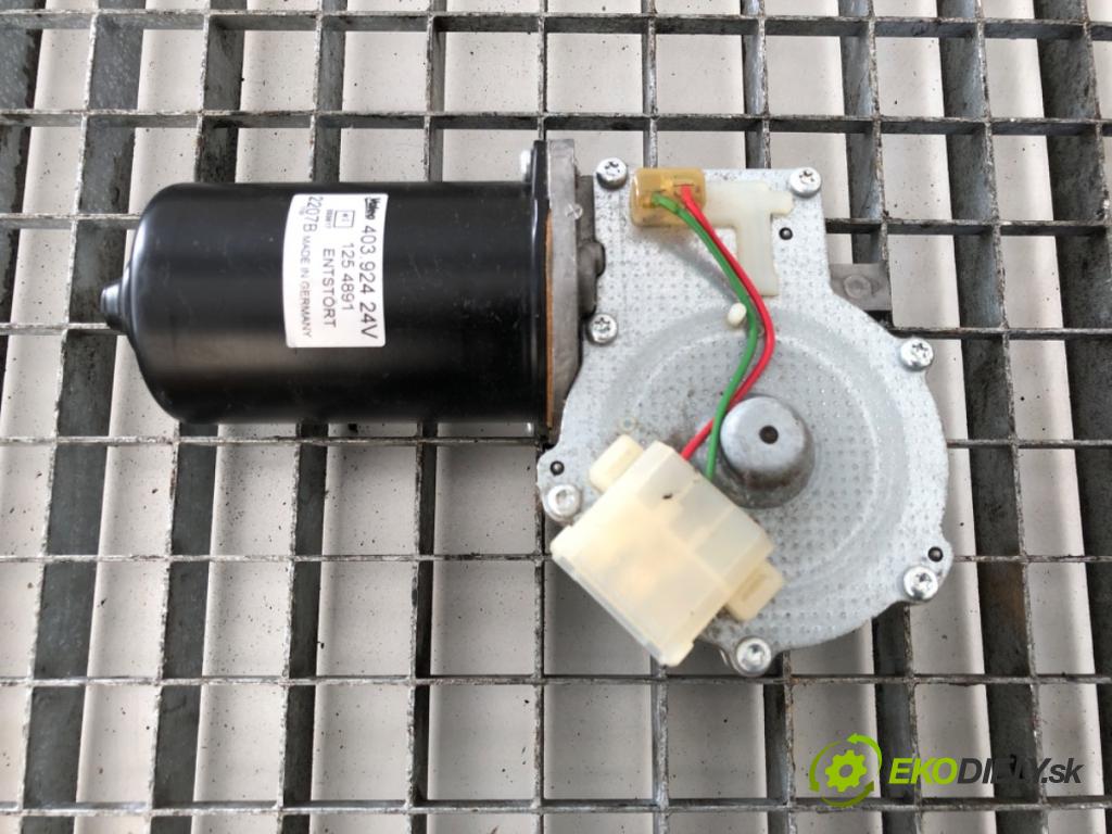 DAF XF 2012 - 2022    FT 460  motor stěračů přední část 403.924