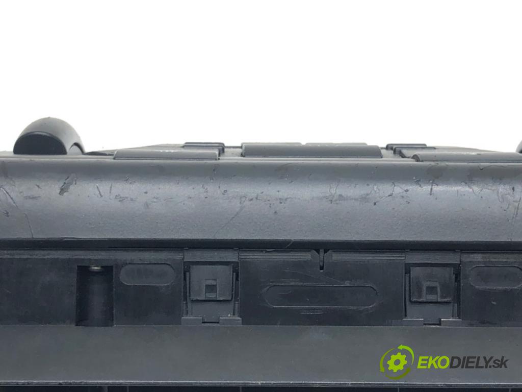 AUDI A3 (8P1) 2003 - 2013    2.0 TDI 16V 103 kW [140 KM] olej napędowy 2003 - 2012  Panel ovládania kúrenia 8P0820043D (Prepínače, spínače, tlačidlá a ovládače kúrenia)