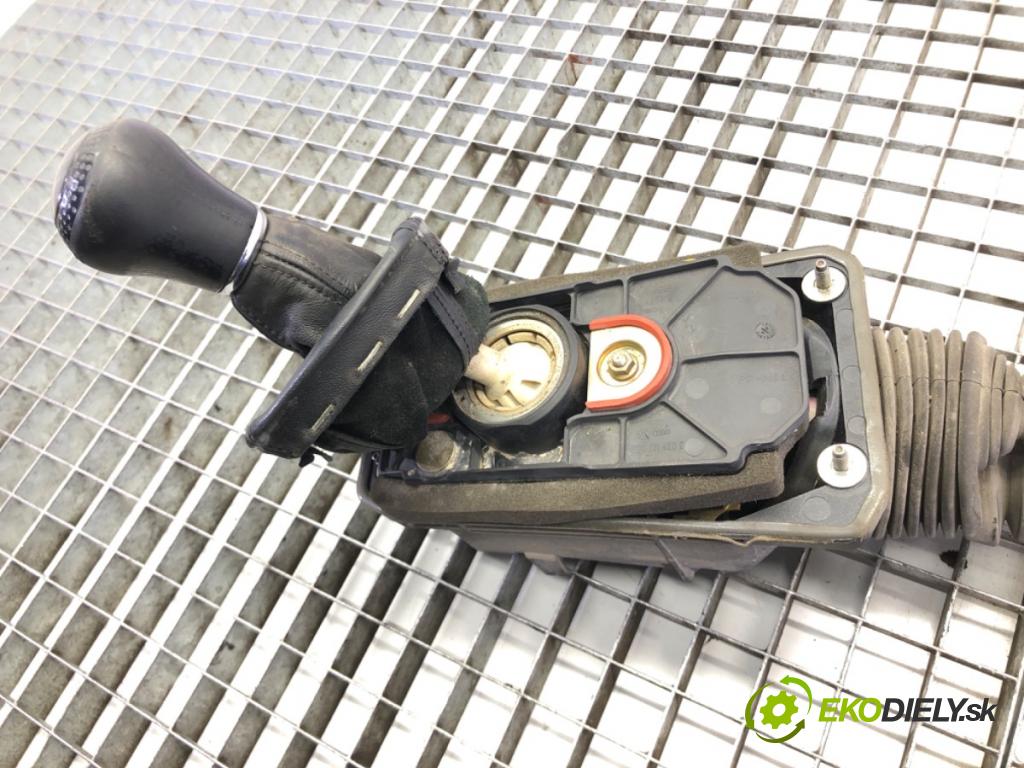 AUDI A4 B5 Avant (8D5) 1994 - 2002    1.9 TDI 85 kW [115 KM] olej napędowy 2000 - 2001  Kulisa  (Rýchlostné páky / kulisy)