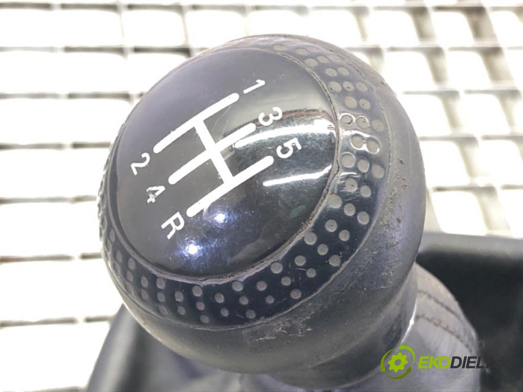 AUDI A4 B5 Avant (8D5) 1994 - 2002    1.9 TDI 85 kW [115 KM] olej napędowy 2000 - 2001  Kulisa  (Rýchlostné páky / kulisy)