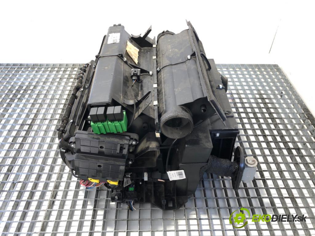 DAF XF 2012 - 2022    FT 460  topné těleso radiátor topení komplet KOMBAJN 1980851 (Radiátory topení)