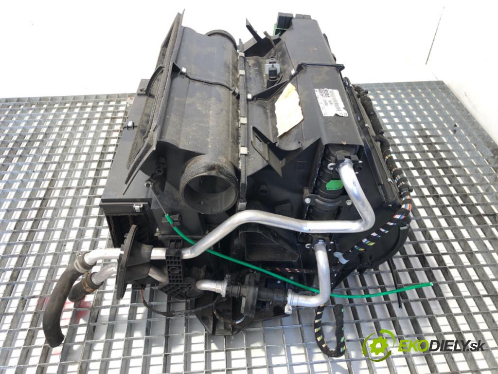 DAF XF 2012 - 2022    FT 460  topné těleso radiátor topení komplet KOMBAJN 1980851 (Radiátory topení)