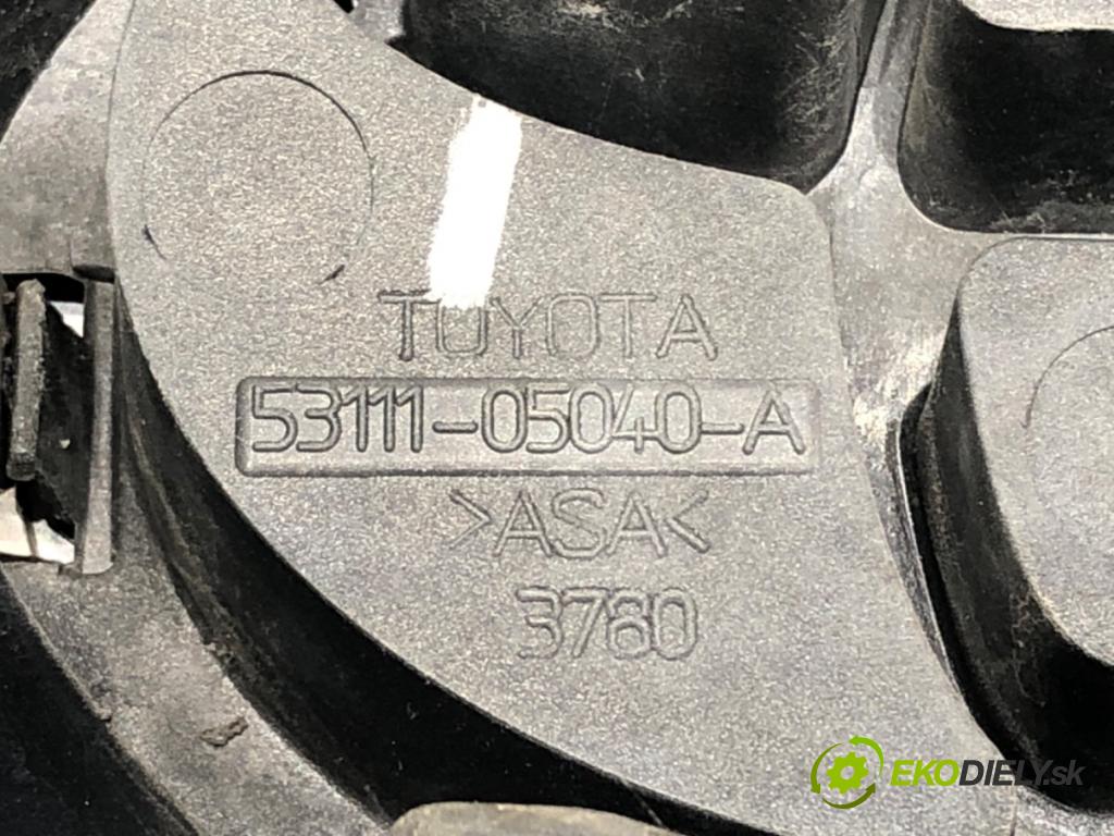 TOYOTA AVENSIS Kombi (_T22_) 1997 - 2003    2.0 D-4D (CDT220_) 81 kW [110 KM] olej napędowy 1999 - 2003  Mriežka maska 53111-05040-A (Mriežky, masky)