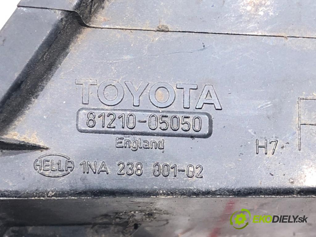 TOYOTA AVENSIS Kombi (_T22_) 1997 - 2003    2.0 D-4D (CDT220_) 81 kW [110 KM] olej napędowy 1999 - 2003  hmlové svetlo, hmlovka pravý přední část 81210-05050
