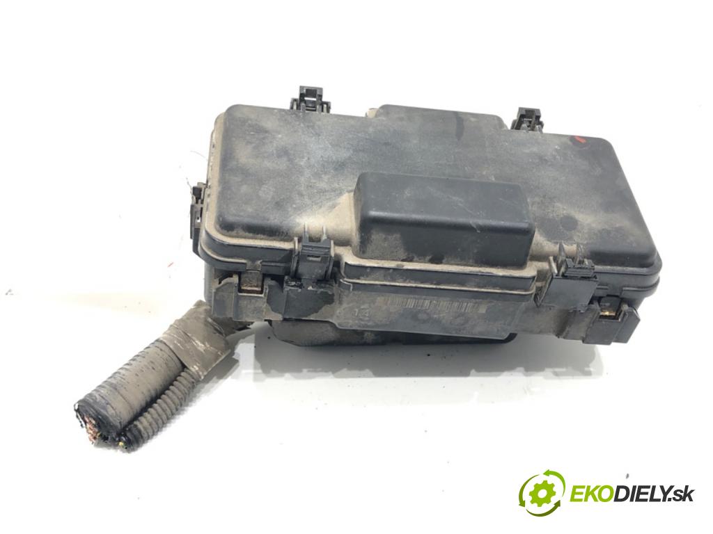 HONDA CIVIC VII coupe (EM2) 2001 - 2005    1.7 i VTEC (EM2) 92 kW [125 KM] benzyna 2001 - 2005  skříňka poistková S5P-E0 (Pojistkové skříňky)