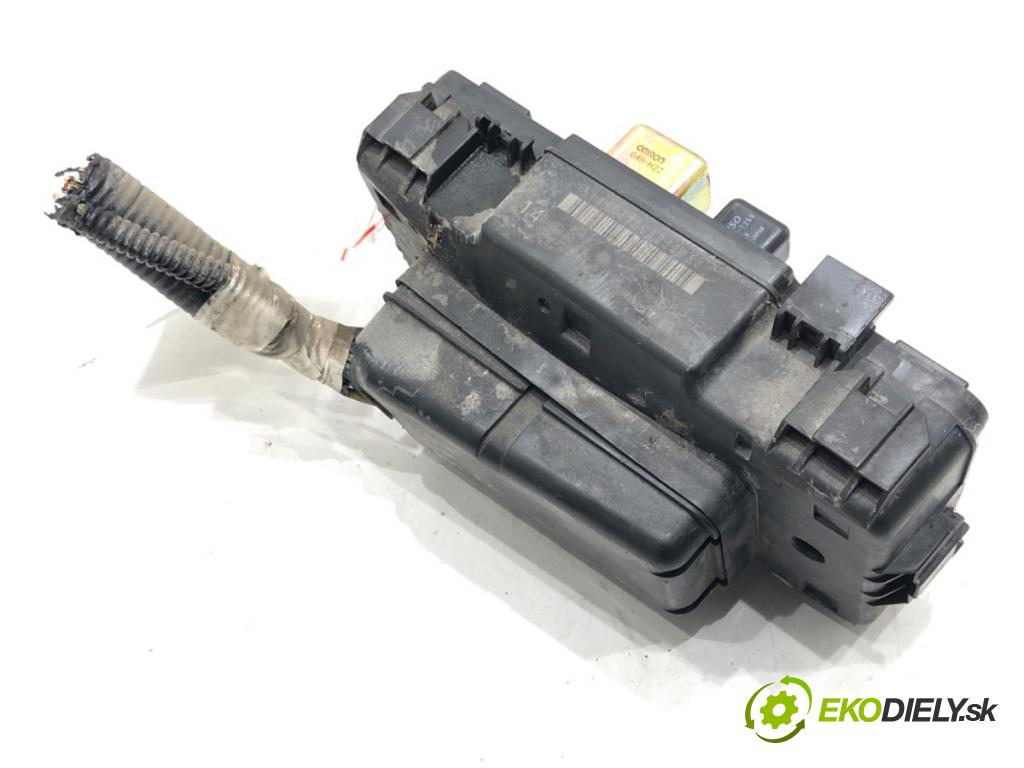 HONDA CIVIC VII coupe (EM2) 2001 - 2005    1.7 i VTEC (EM2) 92 kW [125 KM] benzyna 2001 - 2005  skříňka poistková S5P-E0 (Pojistkové skříňky)