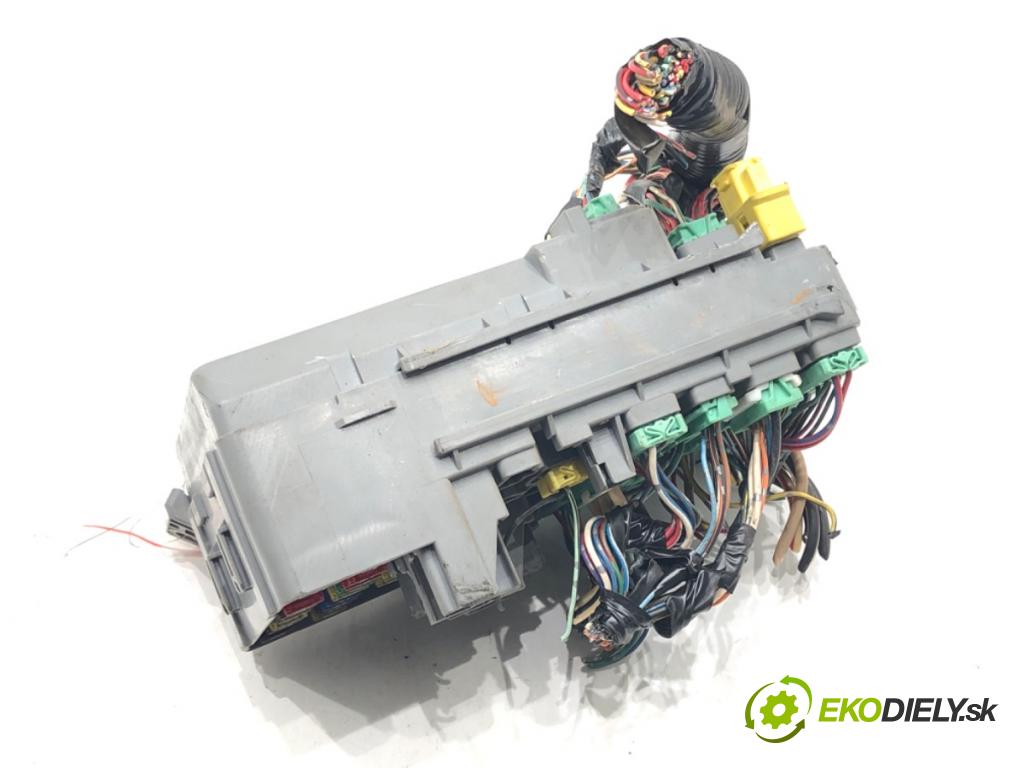 HONDA CIVIC VII coupe (EM2) 2001 - 2005    1.7 i VTEC (EM2) 92 kW [125 KM] benzyna 2001 - 2005  skříňka poistková S5P-G01 (Pojistkové skříňky)