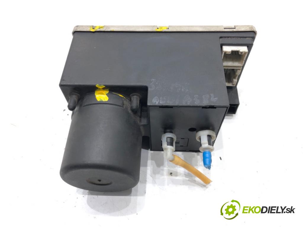 AUDI A3 (8L1) 1996 - 2006    1.9 TDI 81 kW [110 KM] olej napędowy 1997 - 2001  pumpa centrálneho zámku 8L0862257L (Riadiace jednotky centrálneho zámku)