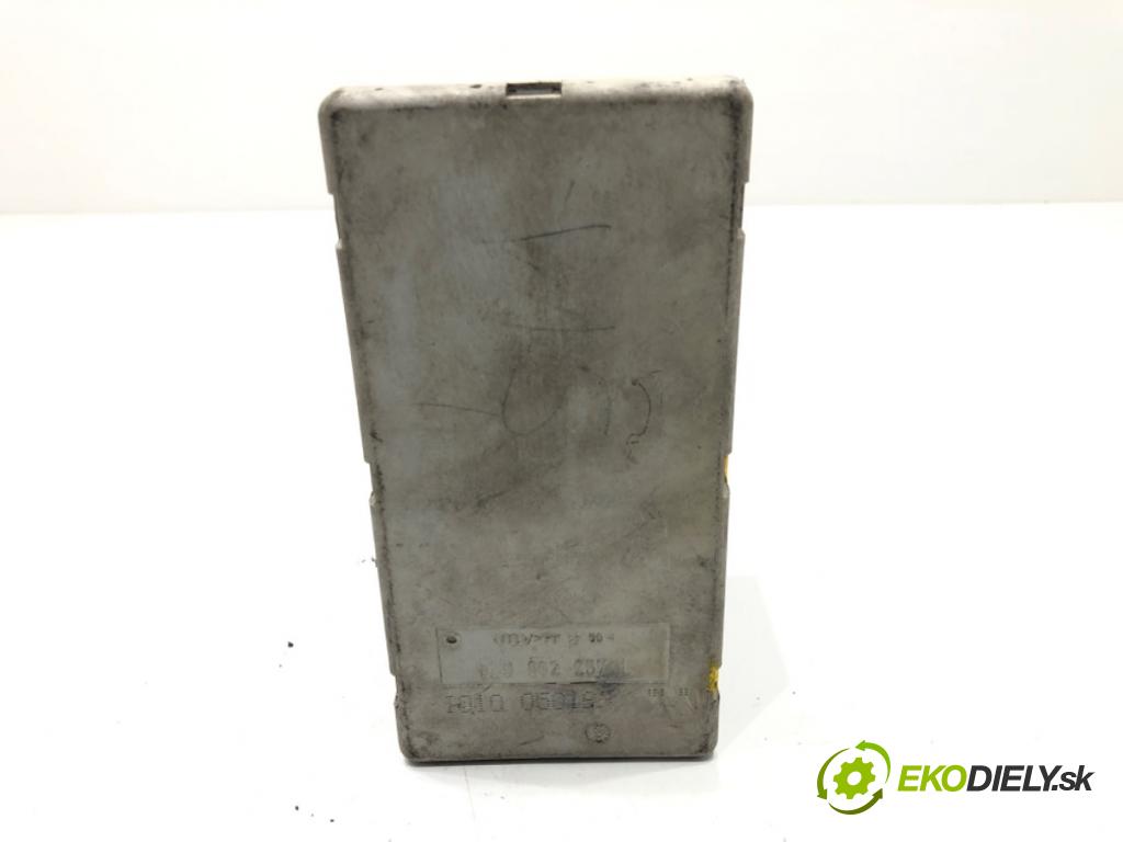 AUDI A3 (8L1) 1996 - 2006    1.9 TDI 81 kW [110 KM] olej napędowy 1997 - 2001  pumpa centrálneho zámku 8L0862257L (Riadiace jednotky centrálneho zámku)