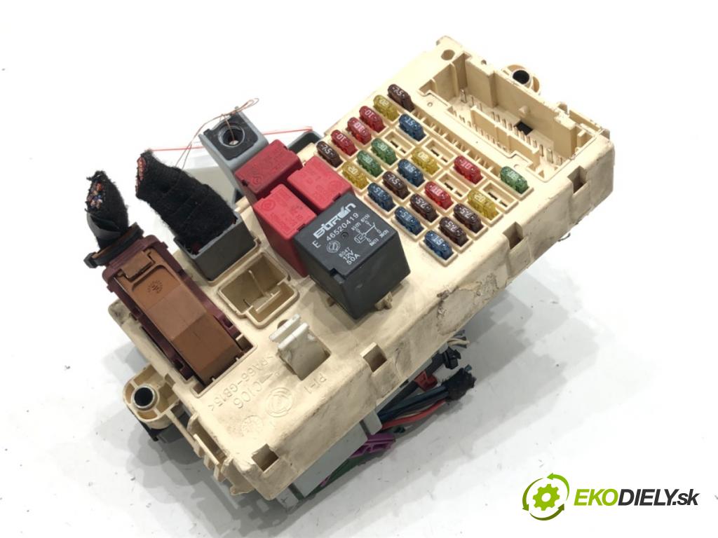 FIAT STILO (192_) 2001 - 2010    1.6 16V (192_XB1A) 76 kW [103 KM] benzyna 2001 - 2006  modul BSI 51708059 (Pojistkové skříňky)