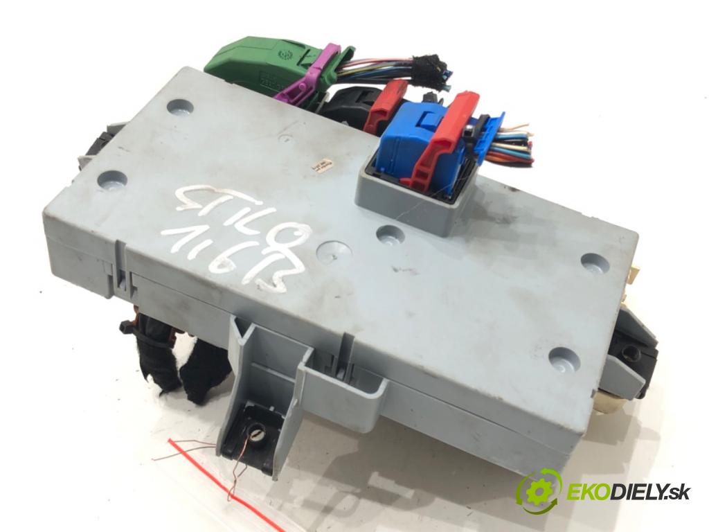 FIAT STILO (192_) 2001 - 2010    1.6 16V (192_XB1A) 76 kW [103 KM] benzyna 2001 - 2006  modul BSI 51708059 (Pojistkové skříňky)