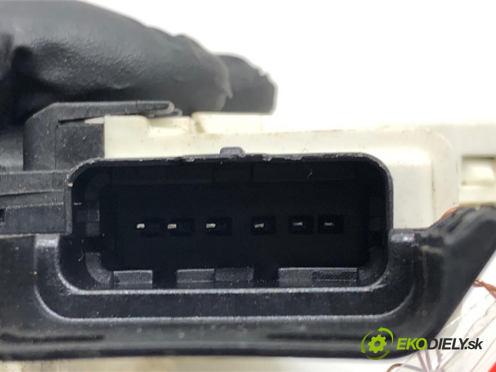 PEUGEOT 308 I (4A_, 4C_) 2007 - 2016    1.6 16V 88 kW [120 KM] benzyna 2007 - 2014  zámok dveře levý přední část