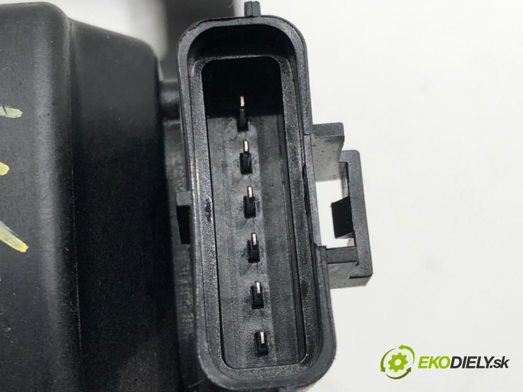 HYUNDAI i40 I Kombi Van (VF) 2011 - 2022    1.7 CRDI 85 kW [116 KM] olej napędowy 2015 - 2022  Potenciometer plynu  (Pedále)