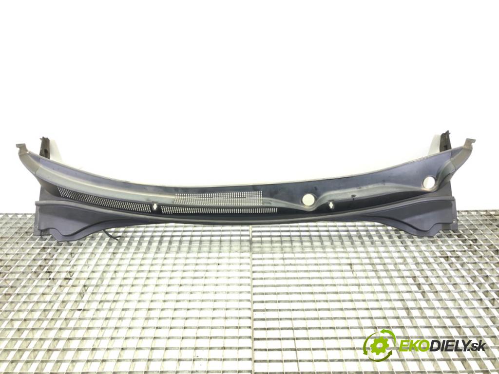 HYUNDAI i40 I Kombi Van (VF) 2011 - 2022    1.7 CRDI 85 kW [116 KM] olej napędowy 2015 - 2022  Torpédo, plast pod čelné okno  (Torpéda)