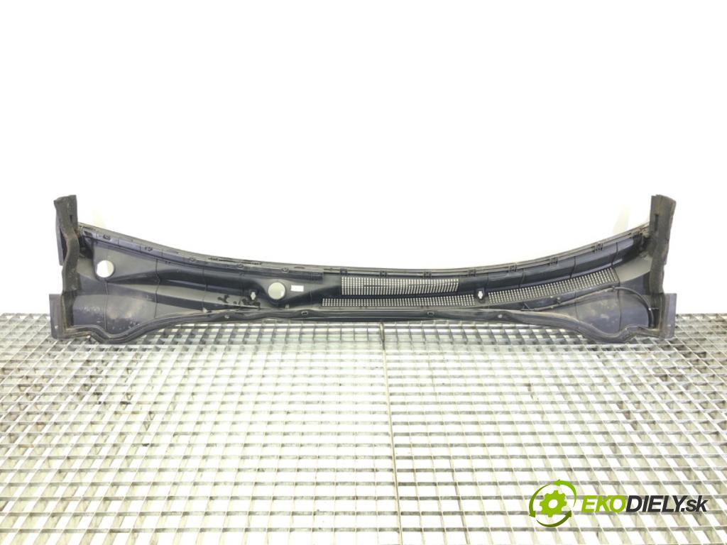 HYUNDAI i40 I Kombi Van (VF) 2011 - 2022    1.7 CRDI 85 kW [116 KM] olej napędowy 2015 - 2022  Torpédo, plast pod čelné okno  (Torpéda)