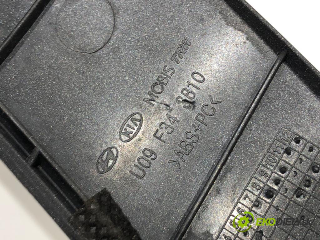 HYUNDAI i40 I Kombi Van (VF) 2011 - 2022    1.7 CRDI 85 kW [116 KM] olej napędowy 2015 - 2022  lišty kryt U09F233810 (Lišty)
