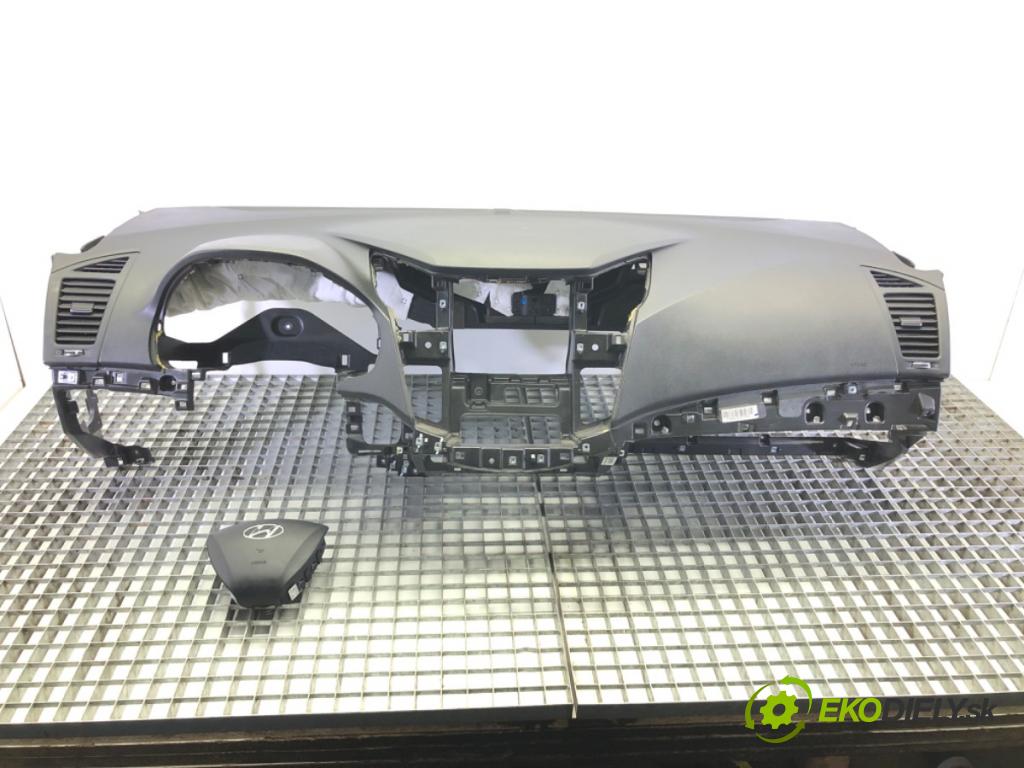 HYUNDAI i40 I Kombi Van (VF) 2011 - 2022    1.7 CRDI 85 kW [116 KM] olej napędowy 2015 - 2022  Palubná doska VANKÚŠ: spolujazdca volantu 