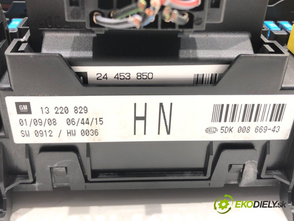 OPEL ASTRA H CLASSIC Kombi (A04) 2006 - 2022    1.7 CDTI (L35) 92 kW [125 KM] olej napędowy 2009 - 2022  modul BSI 13220829 (Pojistkové skříňky)